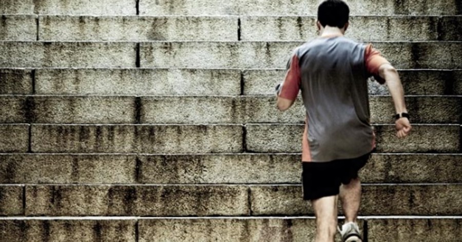 escadas-subir-subindo-degraus-vontade-querer-desejo-meta-objetivo-alcance-alcancarplanejamento-execucao-boa-vontadebeneficio-forca-de-vontade