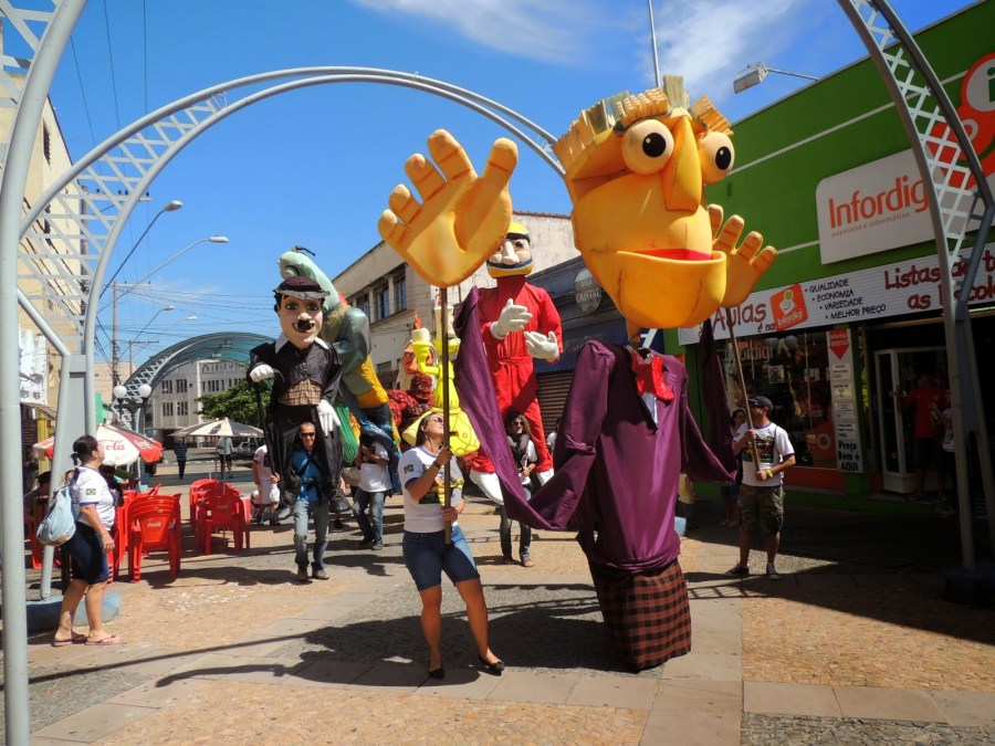 desfile-de-abertura-no-calcadao